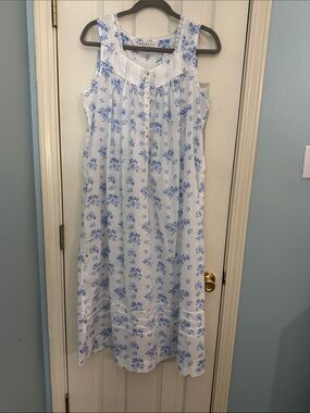 Eileen West White and Light Blue Floral Sleeveless Nightdress